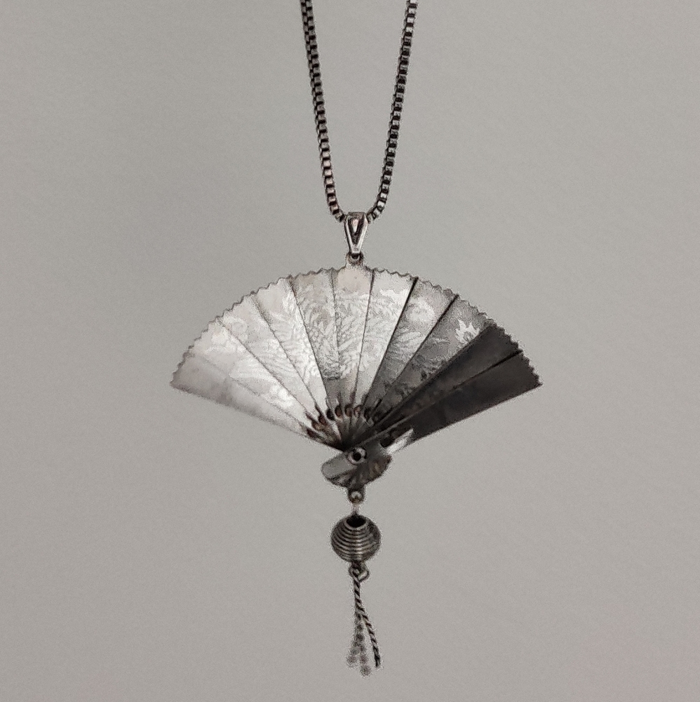Vintage Articulated Fan Necklace